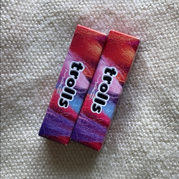 Mac Midnight Troll Lipstick - Picture 4 of 5